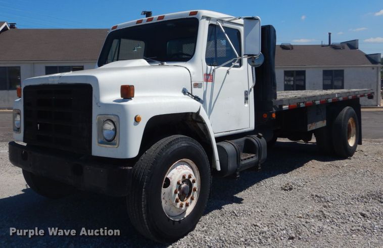 image for item GR9730 1985 International S1954  flatbed truck