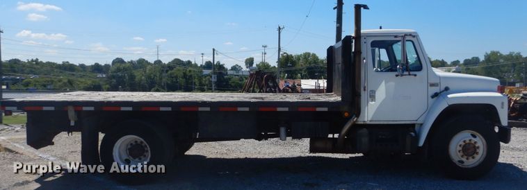 image for item GR9730 1985 International S1954  flatbed truck