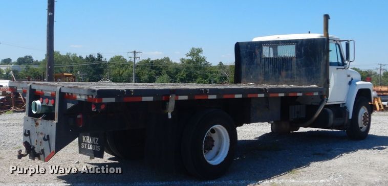 image for item GR9730 1985 International S1954  flatbed truck