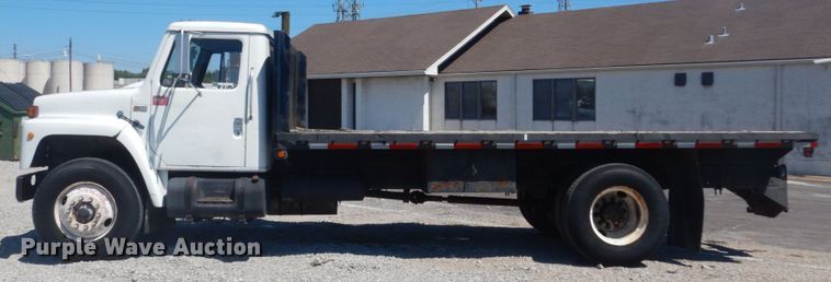 image for item GR9730 1985 International S1954  flatbed truck