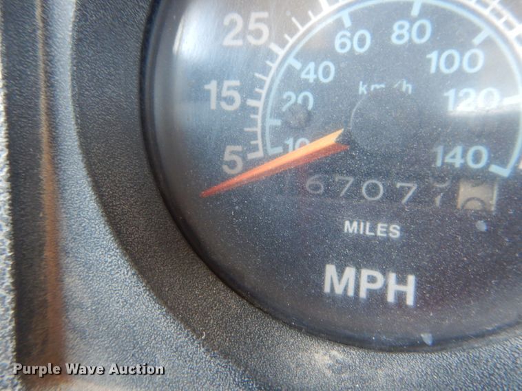 image for item GR9730 1985 International S1954  flatbed truck