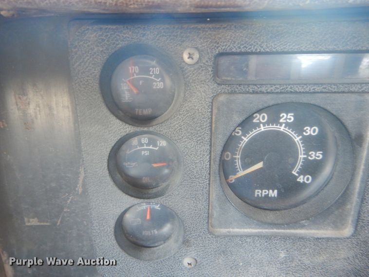 image for item GR9730 1985 International S1954  flatbed truck