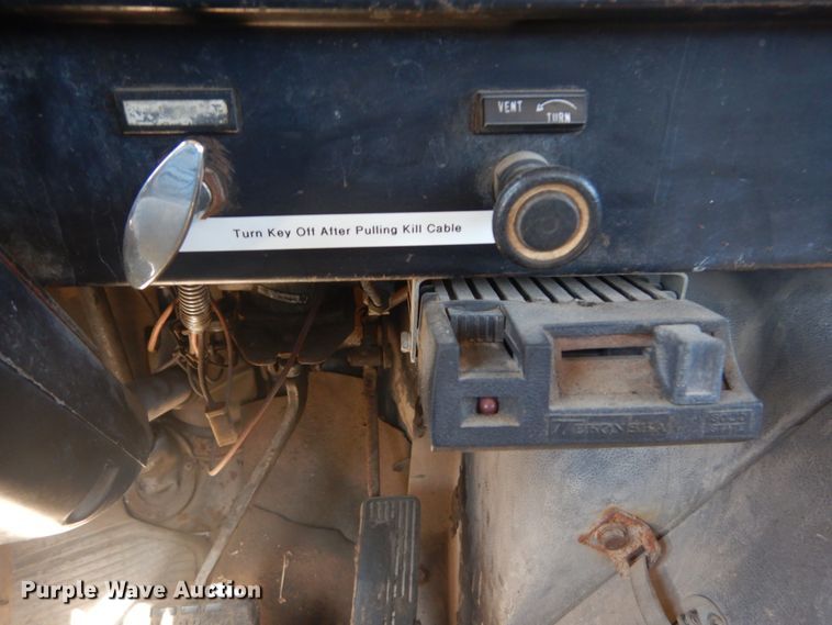 image for item GR9730 1985 International S1954  flatbed truck