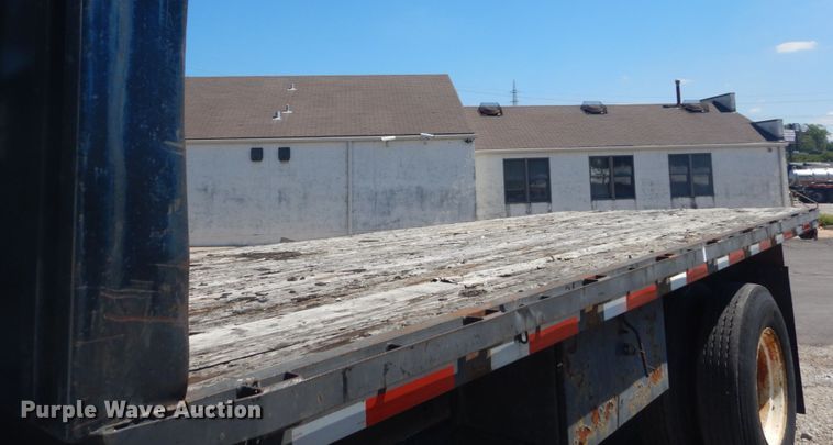 image for item GR9730 1985 International S1954  flatbed truck