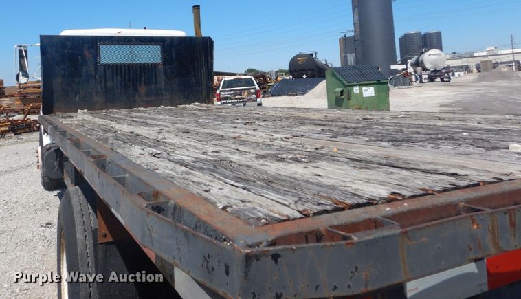 image for item GR9730 1985 International S1954  flatbed truck