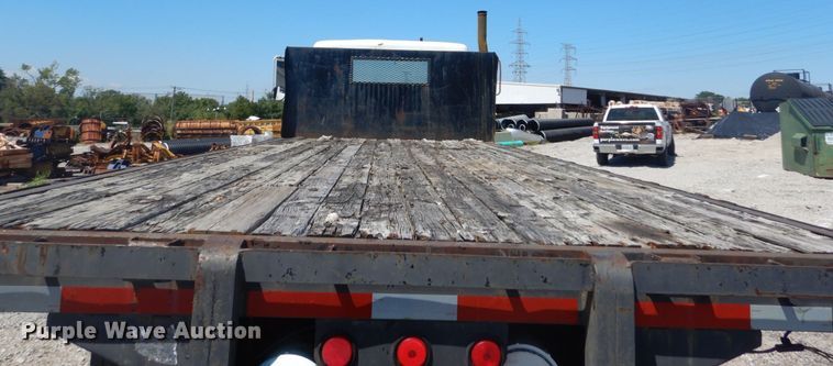 image for item GR9730 1985 International S1954  flatbed truck