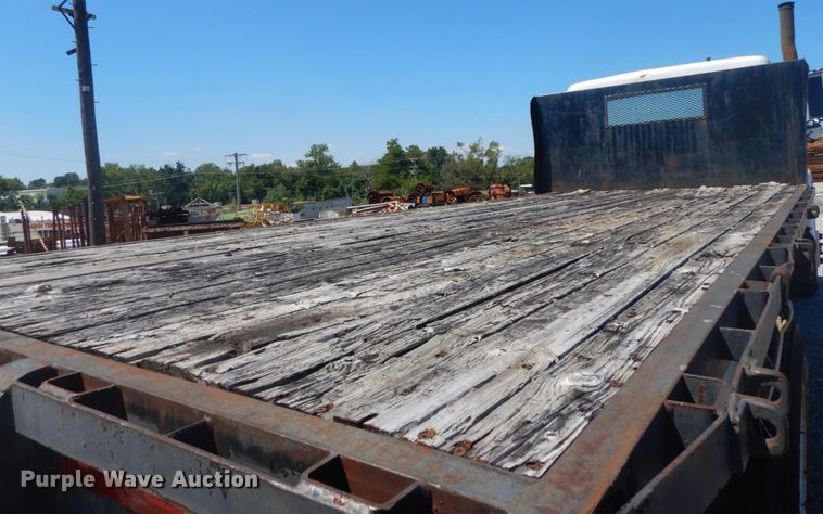 image for item GR9730 1985 International S1954  flatbed truck