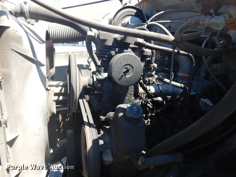 image for item GR9730 1985 International S1954  flatbed truck