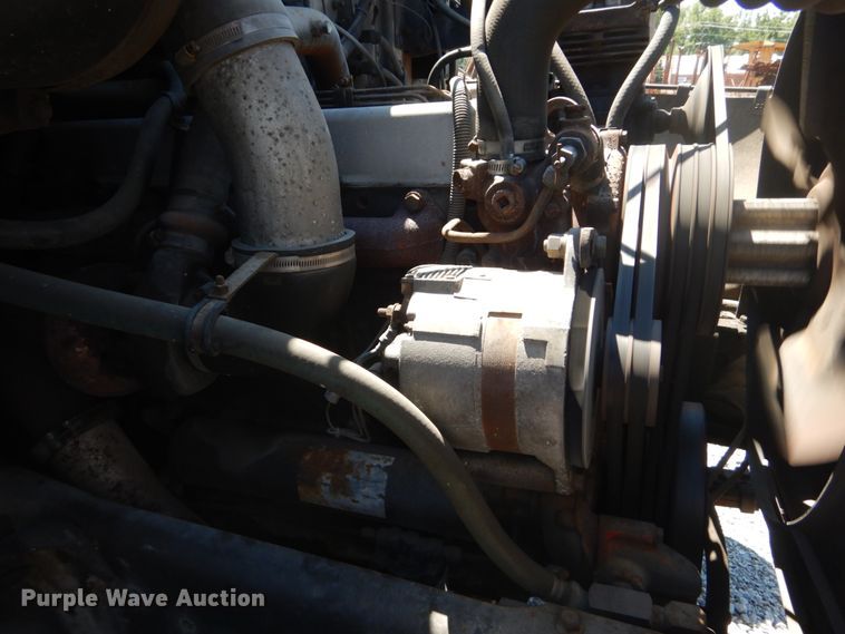 image for item GR9730 1985 International S1954  flatbed truck