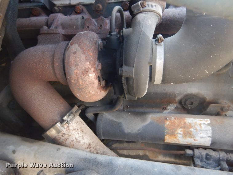 image for item GR9730 1985 International S1954  flatbed truck