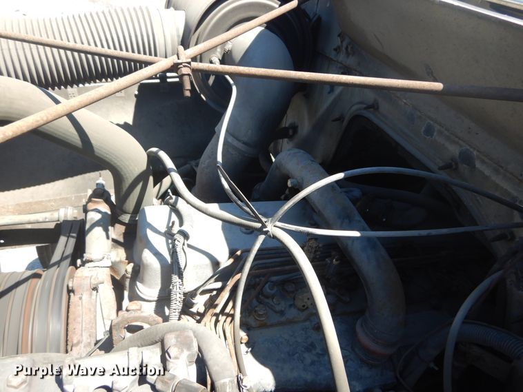 image for item GR9730 1985 International S1954  flatbed truck