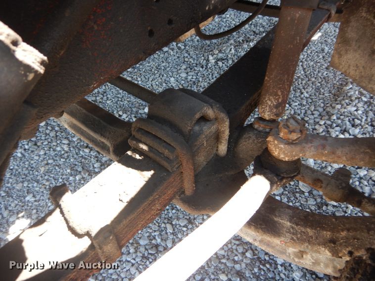 image for item GR9730 1985 International S1954  flatbed truck