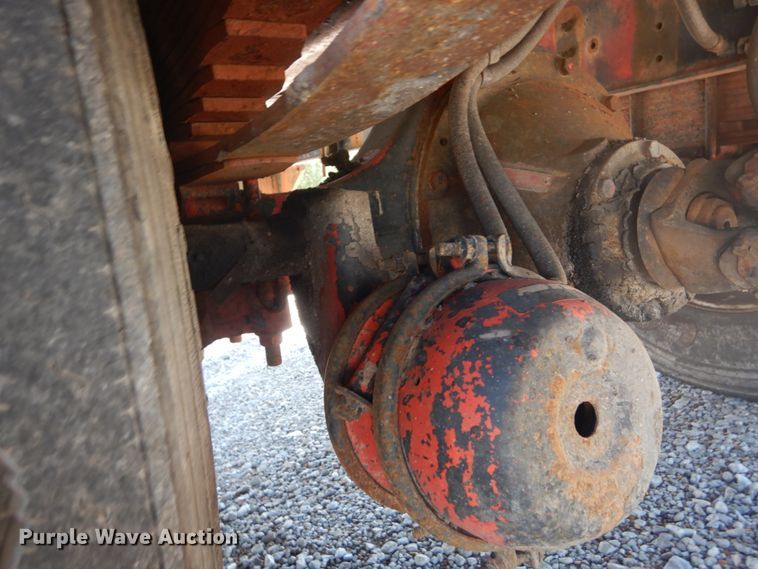 image for item GR9730 1985 International S1954  flatbed truck