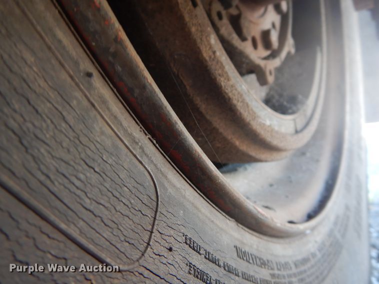 image for item GR9730 1985 International S1954  flatbed truck