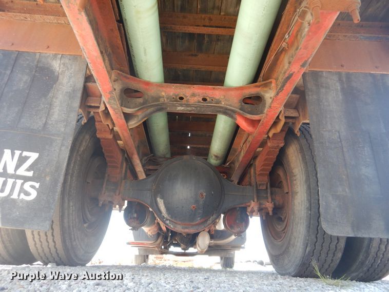 image for item GR9730 1985 International S1954  flatbed truck