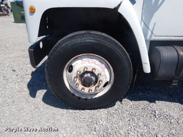 image for item GR9730 1985 International S1954  flatbed truck