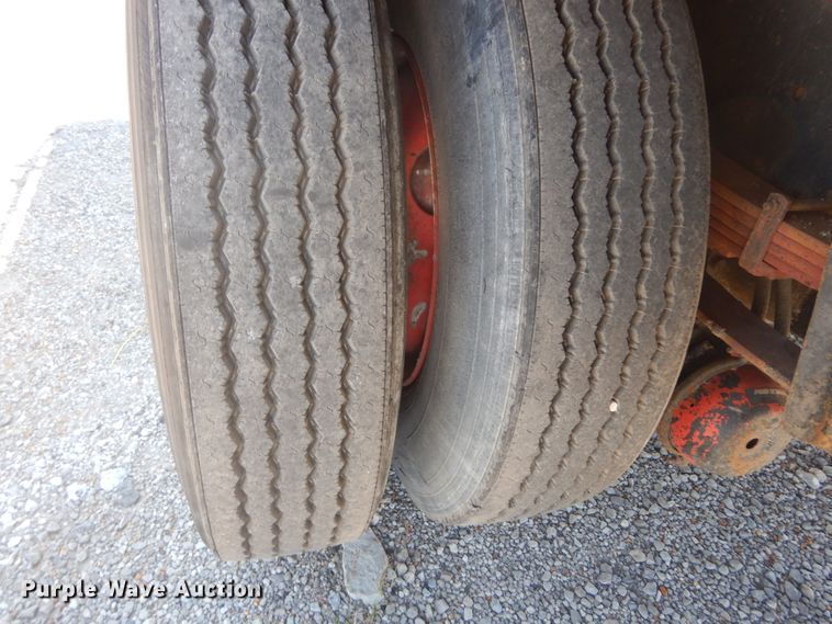 image for item GR9730 1985 International S1954  flatbed truck