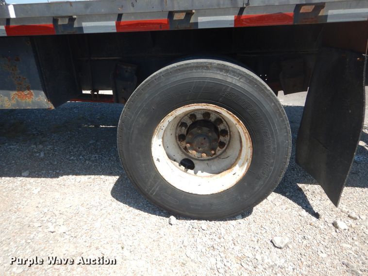 image for item GR9730 1985 International S1954  flatbed truck