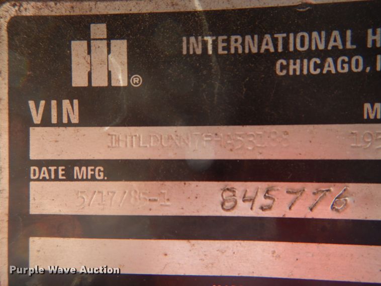 image for item GR9730 1985 International S1954  flatbed truck