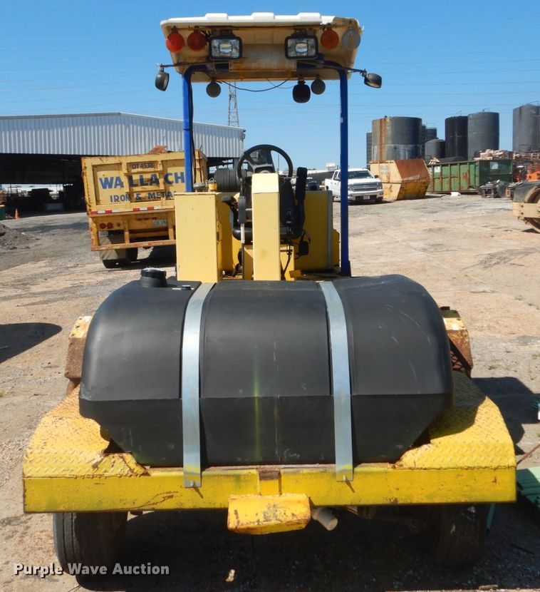 image for item GR9739 2007 Superior Broom DT80J  broom