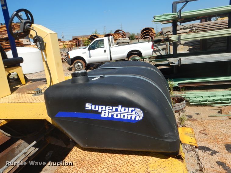 image for item GR9739 2007 Superior Broom DT80J  broom