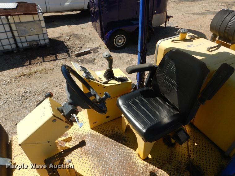 image for item GR9739 2007 Superior Broom DT80J  broom