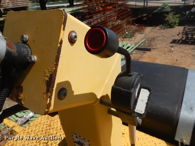 image for item GR9739 2007 Superior Broom DT80J  broom