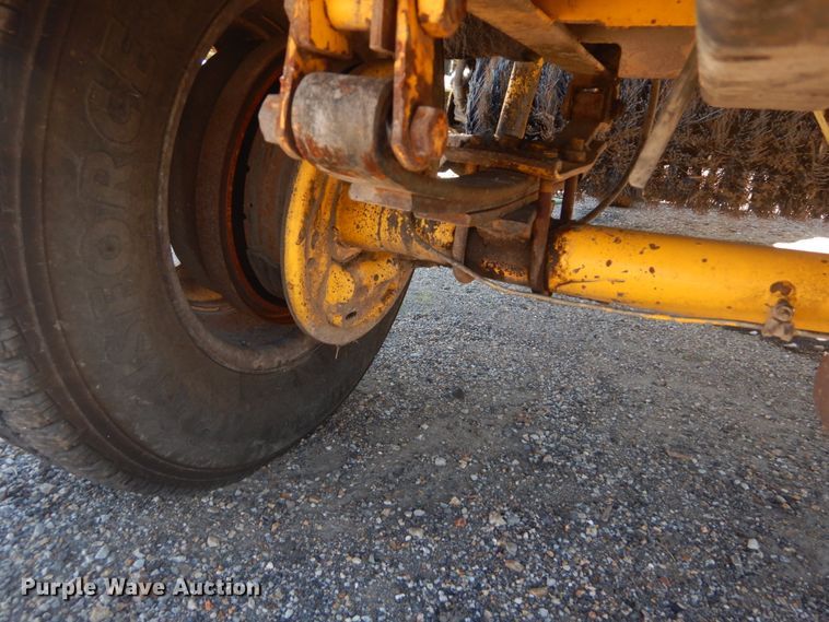 image for item GR9739 2007 Superior Broom DT80J  broom