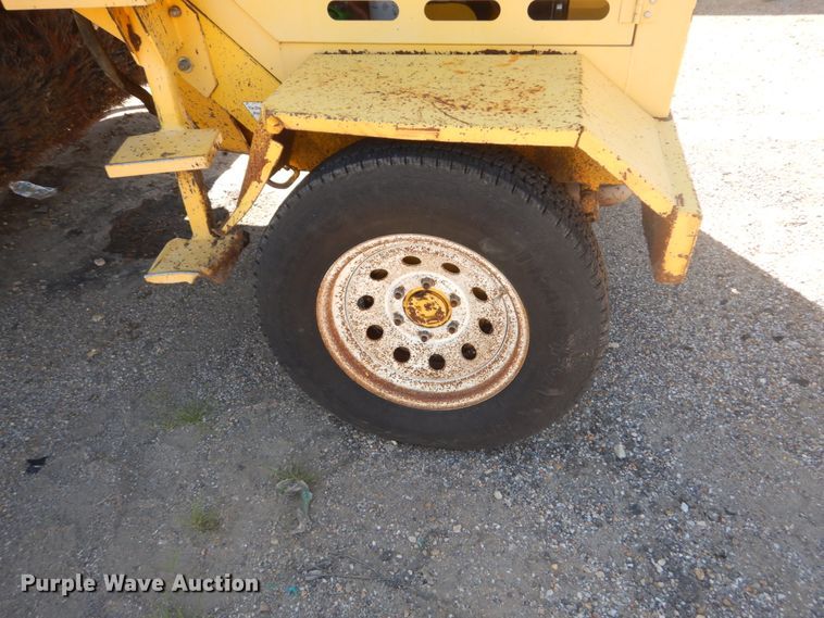 image for item GR9739 2007 Superior Broom DT80J  broom