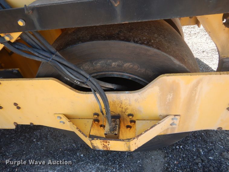 image for item GR9741 2012 Sakai GW750-2  vibratory pneumatic roller