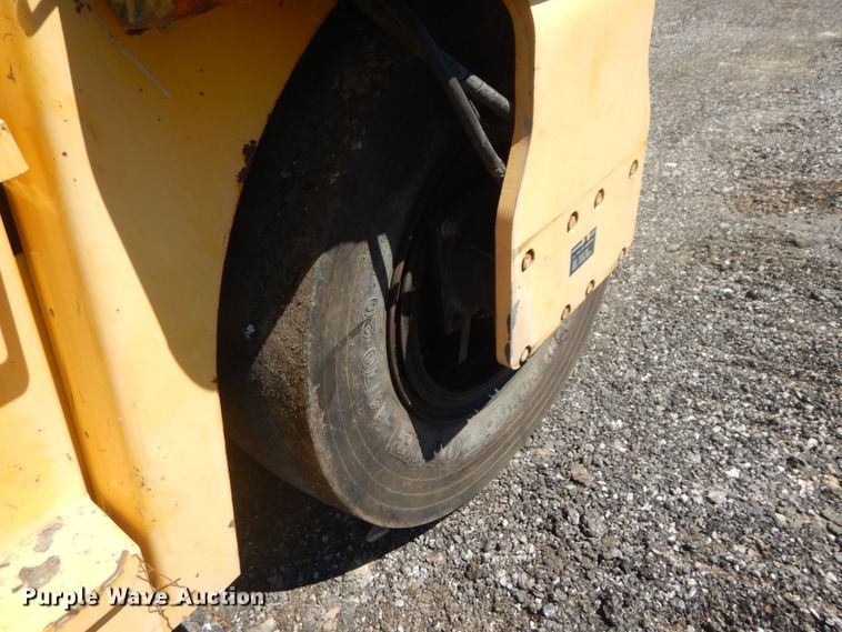 image for item GR9741 2012 Sakai GW750-2  vibratory pneumatic roller