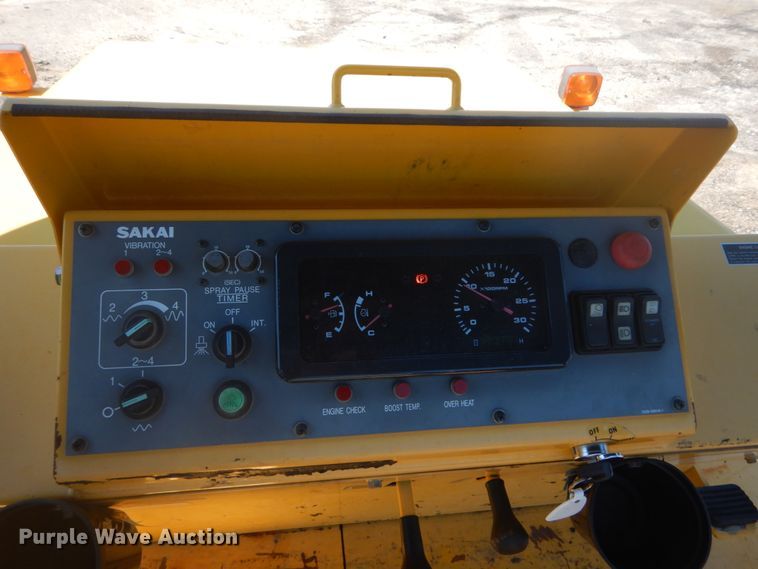 image for item GR9741 2012 Sakai GW750-2  vibratory pneumatic roller