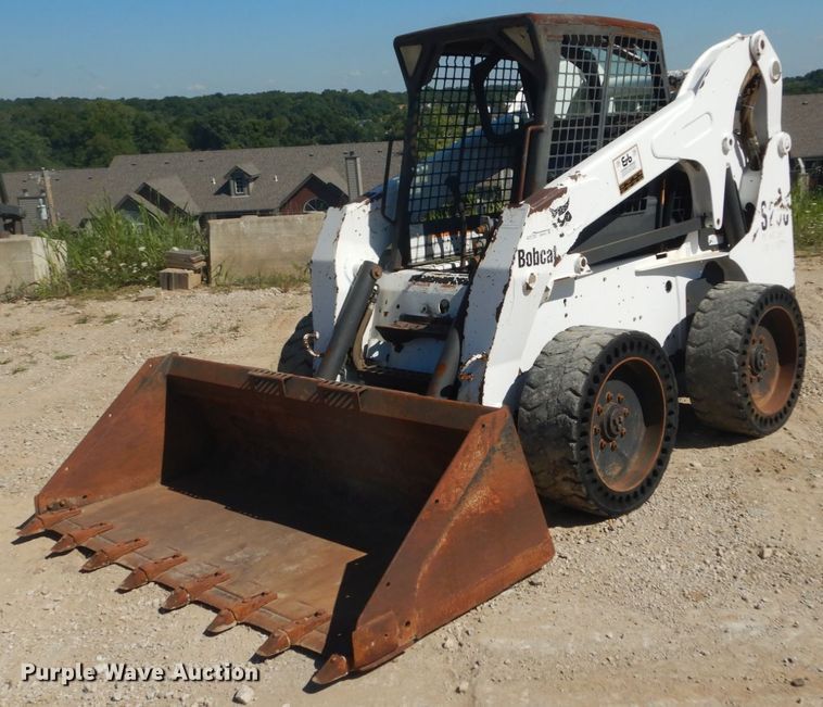 image for item GR9745 2004 Bobcat S250  skid steer loader