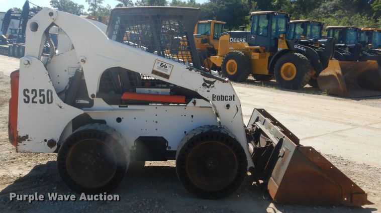 image for item GR9745 2004 Bobcat S250  skid steer loader