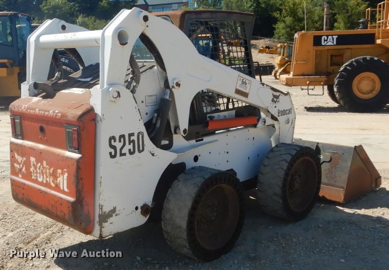 image for item GR9745 2004 Bobcat S250  skid steer loader