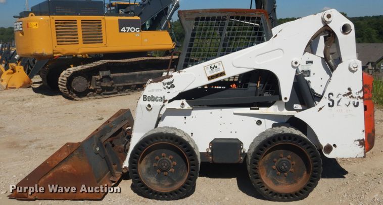 image for item GR9745 2004 Bobcat S250  skid steer loader