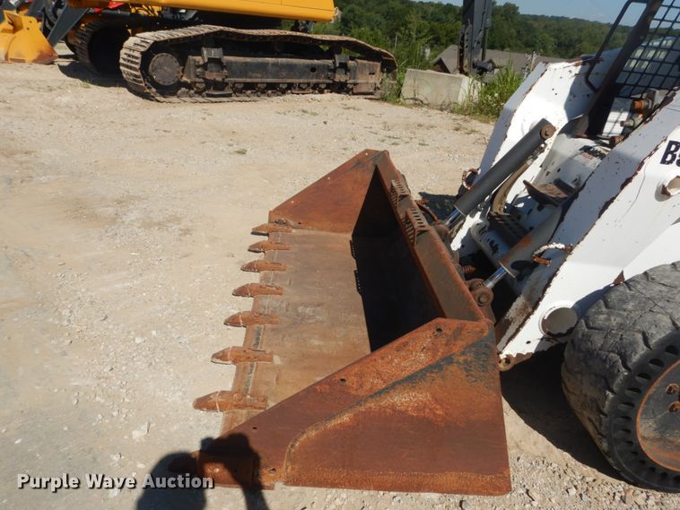 image for item GR9745 2004 Bobcat S250  skid steer loader