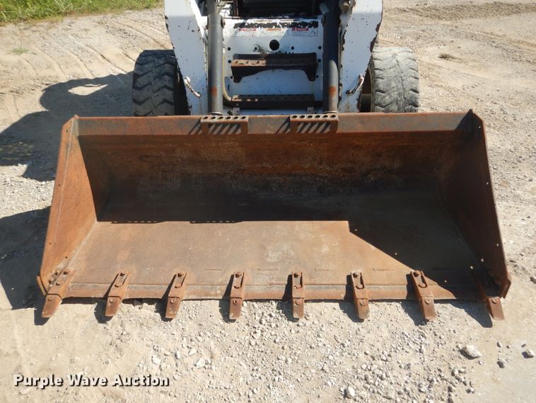 image for item GR9745 2004 Bobcat S250  skid steer loader