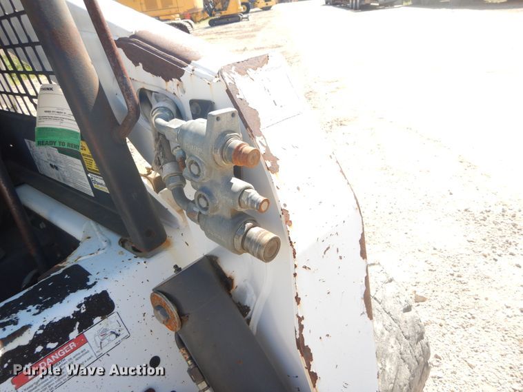 image for item GR9745 2004 Bobcat S250  skid steer loader