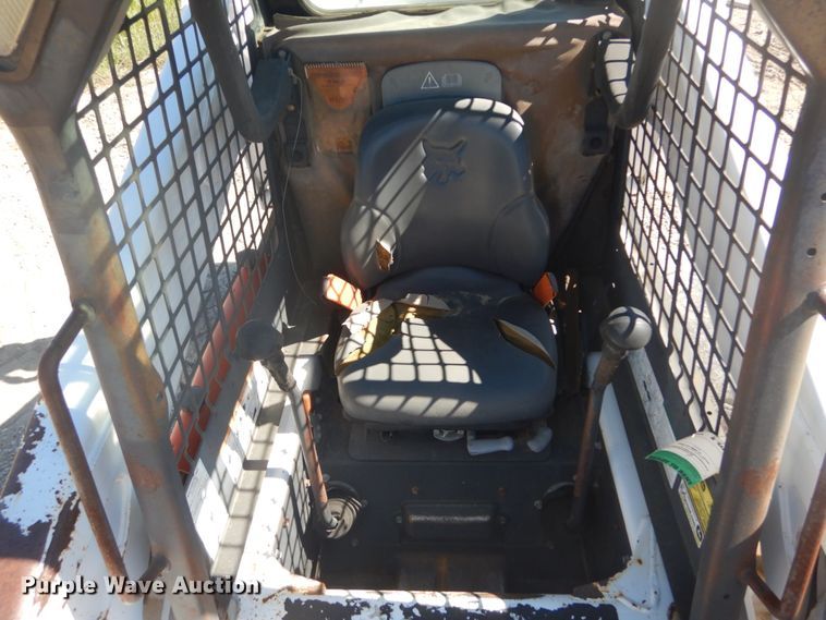 image for item GR9745 2004 Bobcat S250  skid steer loader