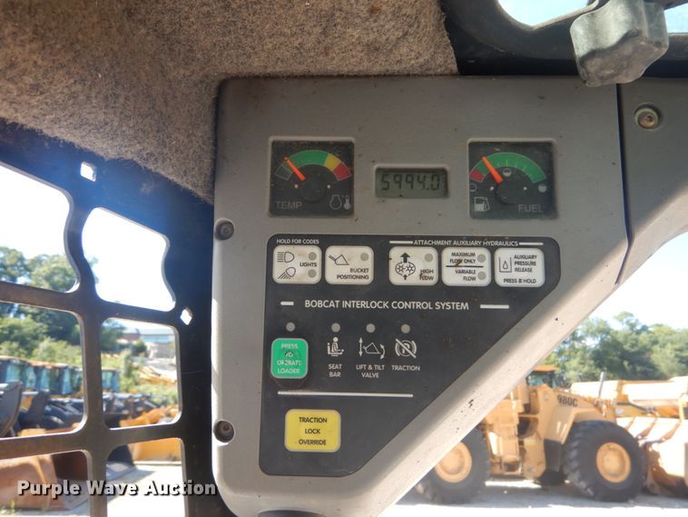 image for item GR9745 2004 Bobcat S250  skid steer loader