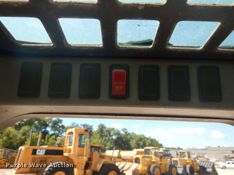 image for item GR9745 2004 Bobcat S250  skid steer loader