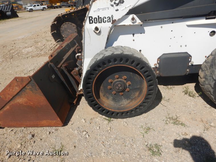 image for item GR9745 2004 Bobcat S250  skid steer loader