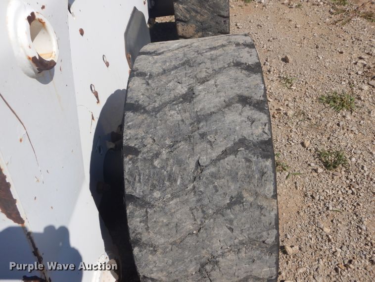 image for item GR9745 2004 Bobcat S250  skid steer loader