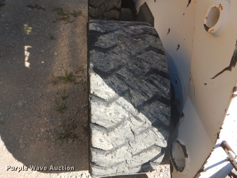 image for item GR9745 2004 Bobcat S250  skid steer loader