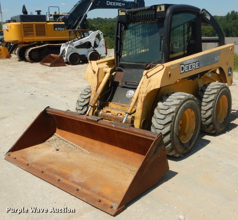 image for item GR9758 2005 John Deere 320  skid steer loader