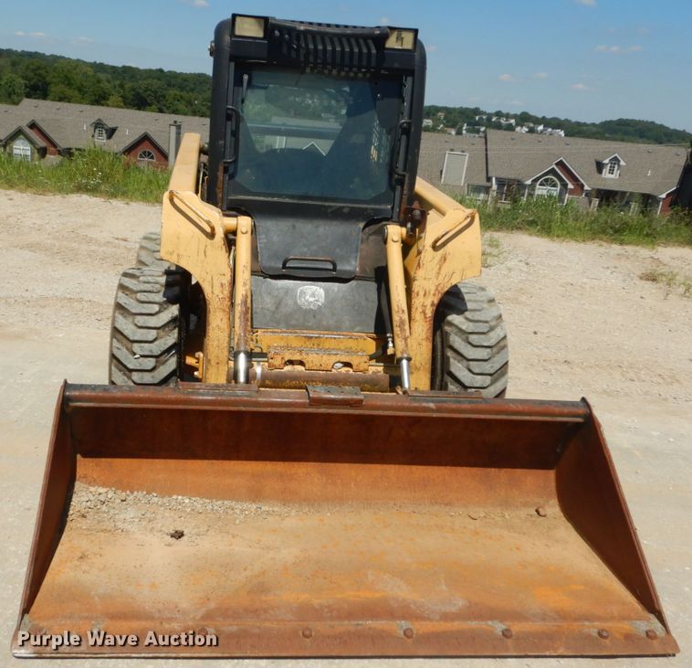 image for item GR9758 2005 John Deere 320  skid steer loader