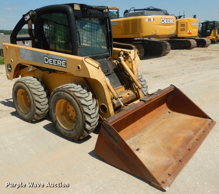 image for item GR9758 2005 John Deere 320  skid steer loader