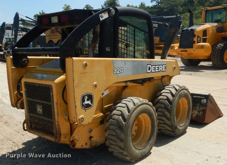 image for item GR9758 2005 John Deere 320  skid steer loader