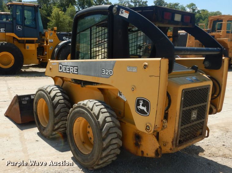 image for item GR9758 2005 John Deere 320  skid steer loader